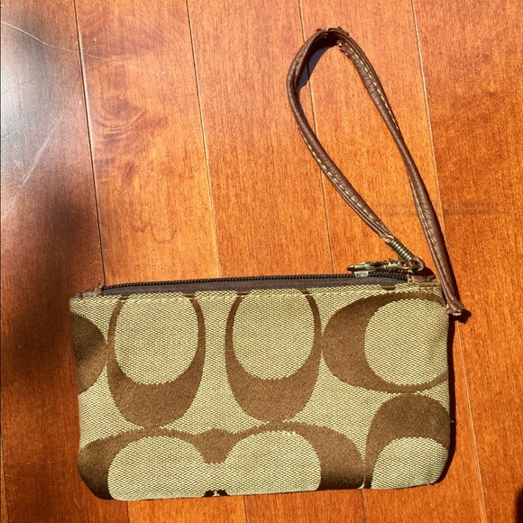 Coach Wristlet with leather detailing - Picture 2 of 4